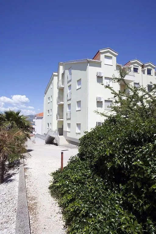 Penthouse Paulina - Large Sunny Terrace - Seaview - 250M To Beach And Restaurants - Free Parking - Trogir And Ciovo - 15 Minutes To Airport Apartment