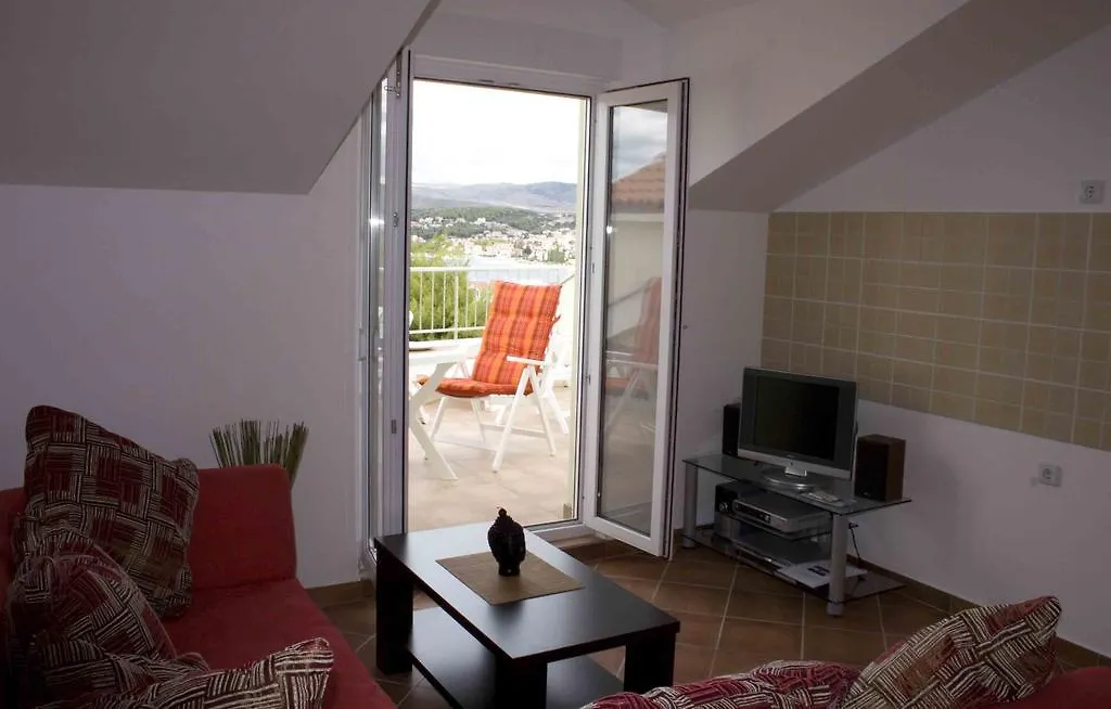Apartment Penthouse Paulina - Large Sunny Terrace - Seaview - 250M To Beach And Restaurants - Free Parking - Trogir And Ciovo - 15 Minutes To Airport