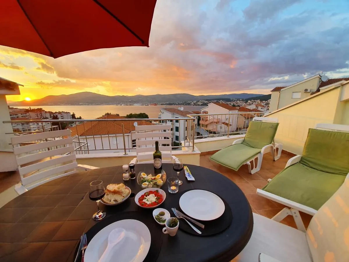Apartment Penthouse Paulina - Large Sunny Terrace - Seaview - 250M To Beach And Restaurants - Free Parking - Trogir And Ciovo - 15 Minutes To Airport