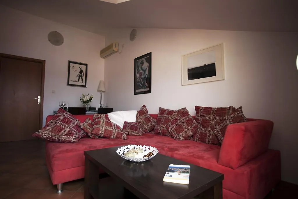 Apartment Penthouse Paulina - Large Sunny Terrace - Seaview - 250M To Beach And Restaurants - Free Parking - Trogir And Ciovo - 15 Minutes To Airport Croatia