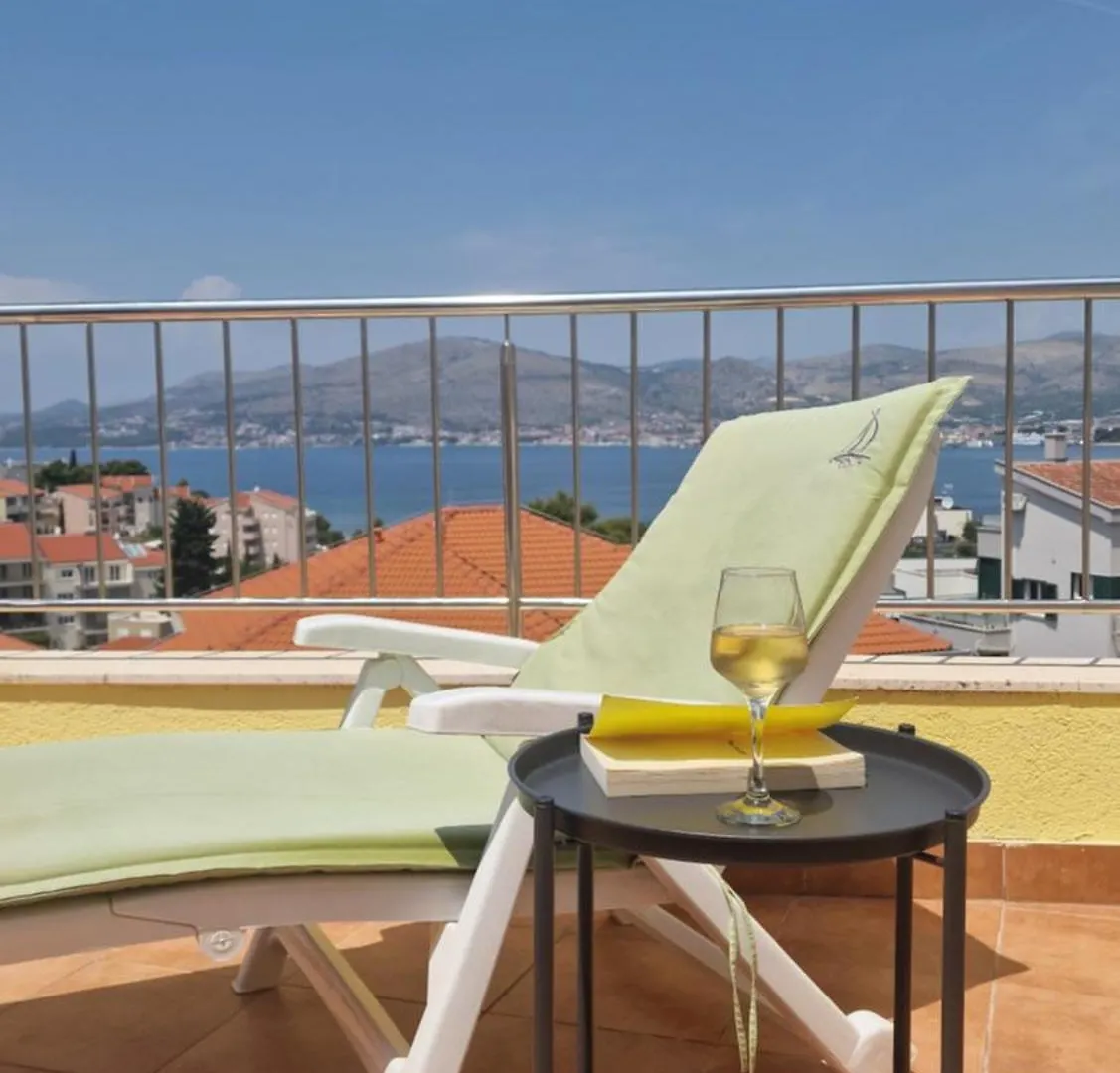 Apartment Penthouse Paulina - Large Sunny Terrace - Seaview - 250M To Beach And Restaurants - Free Parking - Trogir And Ciovo - 15 Minutes To Airport