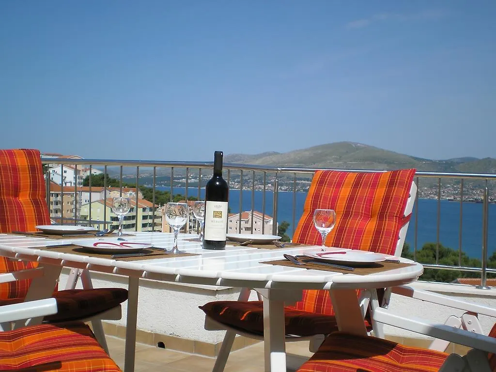 Penthouse Paulina - Large Sunny Terrace - Seaview - 250M To Beach And Restaurants - Free Parking - Trogir And Ciovo - 15 Minutes To Airport Apartment